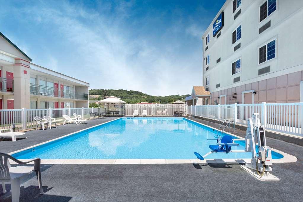 Motel Ramada By Wyndham Harrisonburg Exterior foto