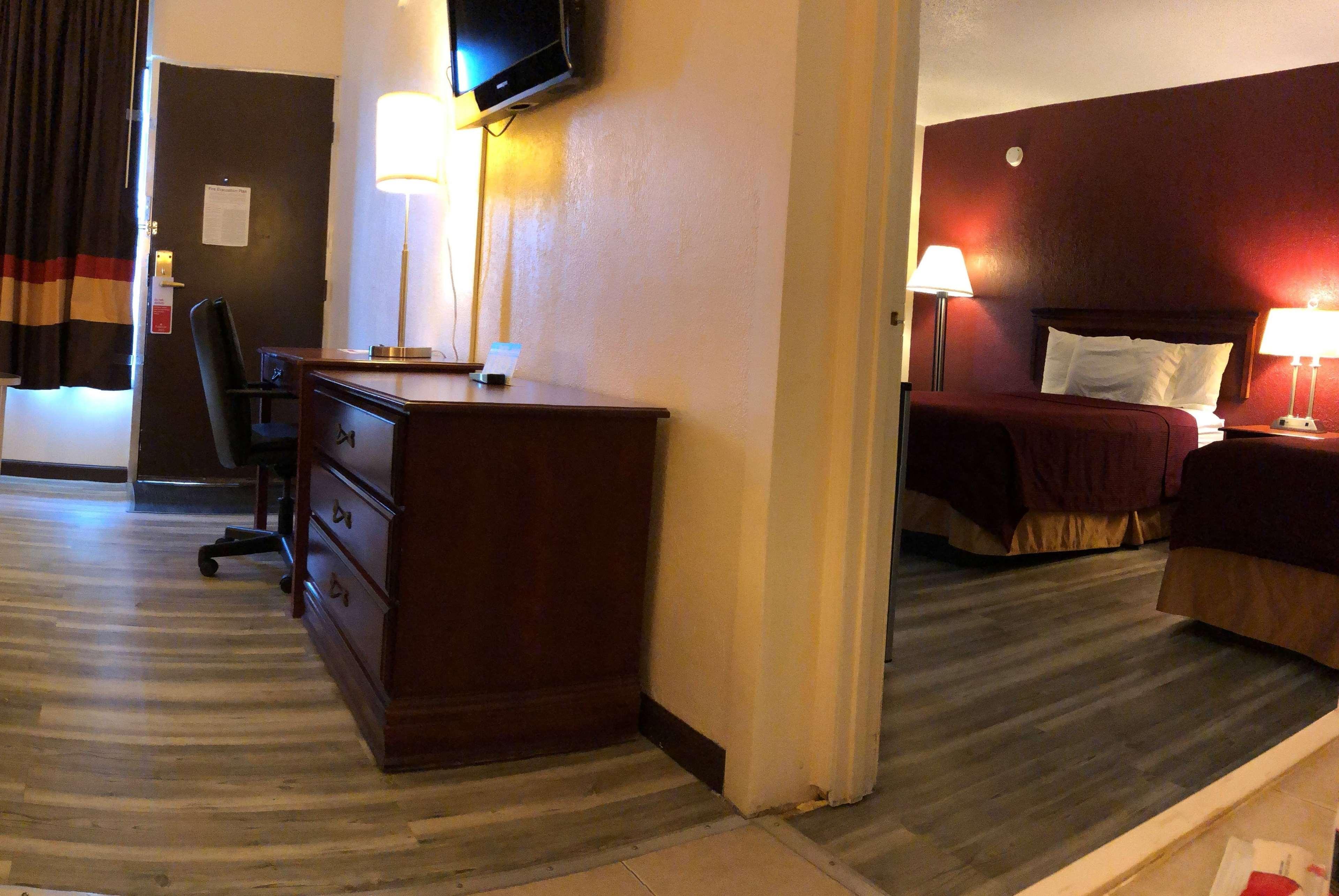 Motel Ramada By Wyndham Harrisonburg Exterior foto
